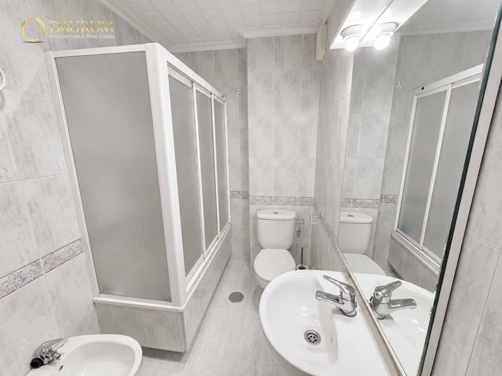 3 slaapkamer Penthouse te koop in Alicante stad - € 160.000 (Ref: 9937051)