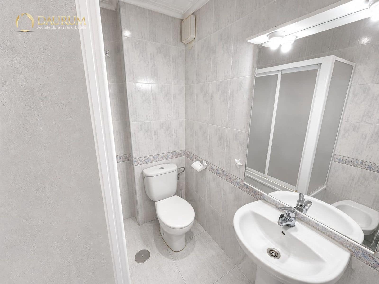 3 slaapkamer Penthouse te koop in Alicante stad - € 160.000 (Ref: 9937051)