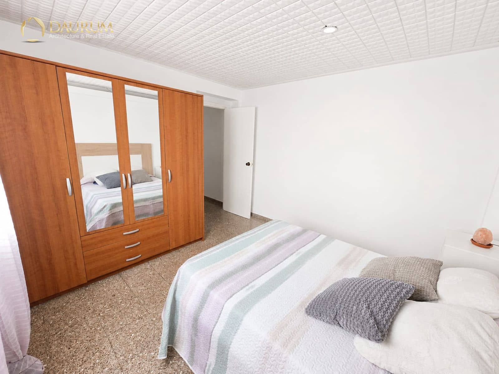 3 slaapkamer Penthouse te koop in Alicante stad - € 160.000 (Ref: 9937051)
