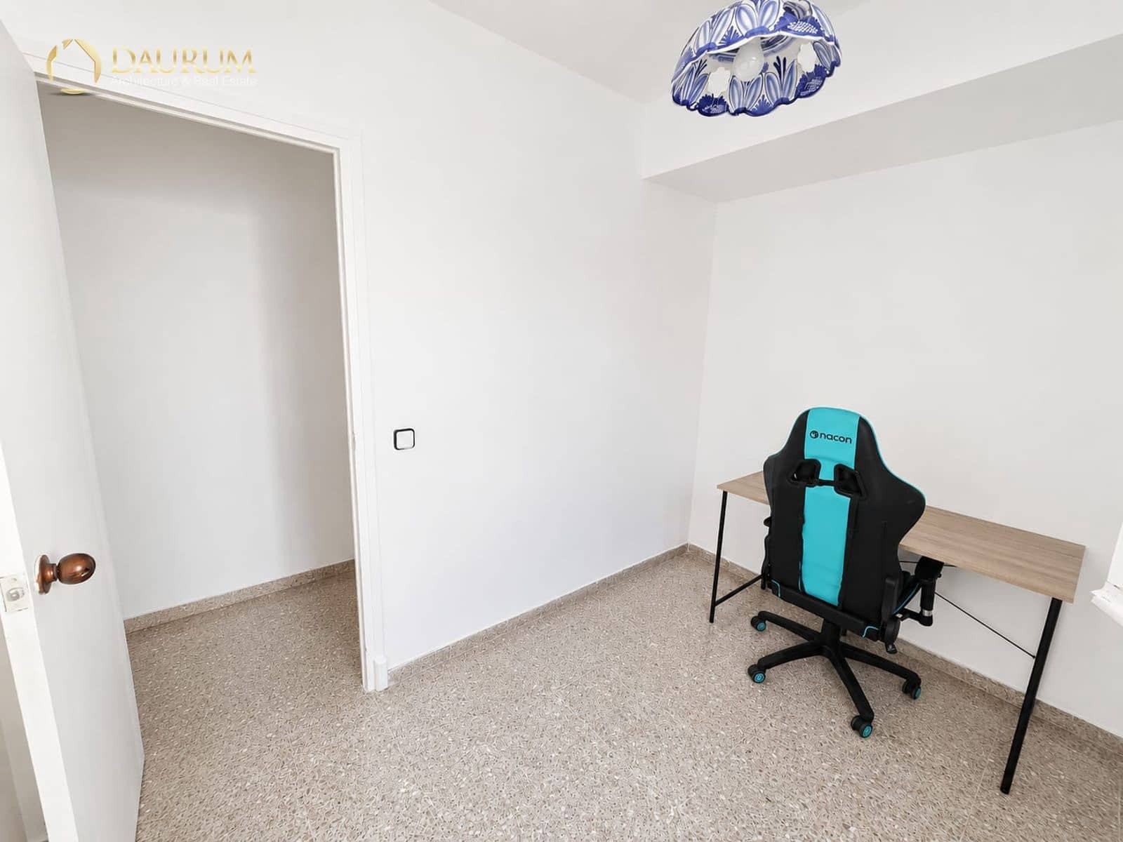 3 slaapkamer Penthouse te koop in Alicante stad - € 160.000 (Ref: 9937051)