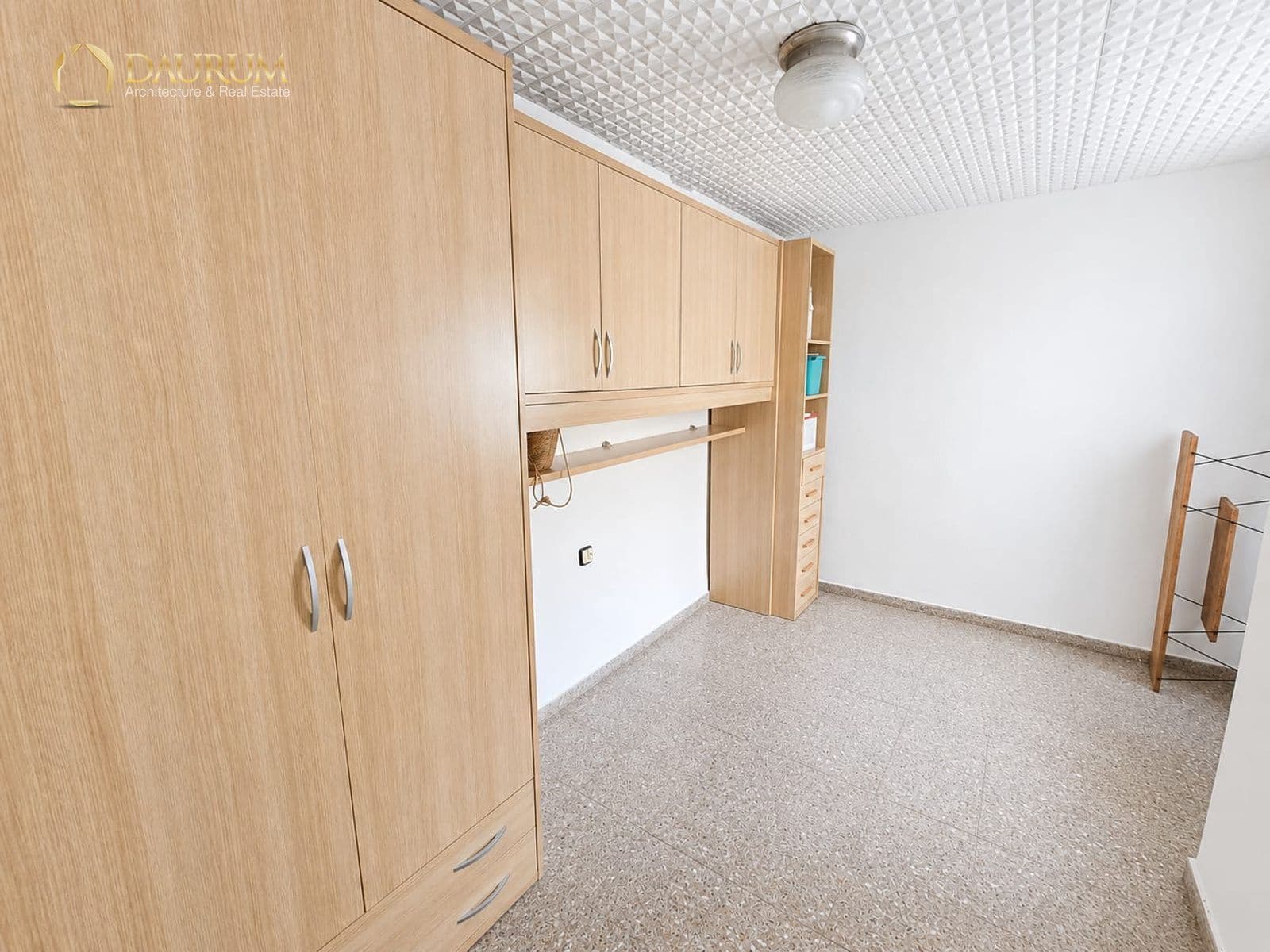 3 slaapkamer Penthouse te koop in Alicante stad - € 160.000 (Ref: 9937051)