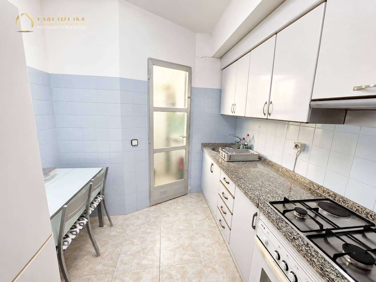 3 slaapkamer Penthouse te koop in Alicante stad - € 160.000 (Ref: 9937051)