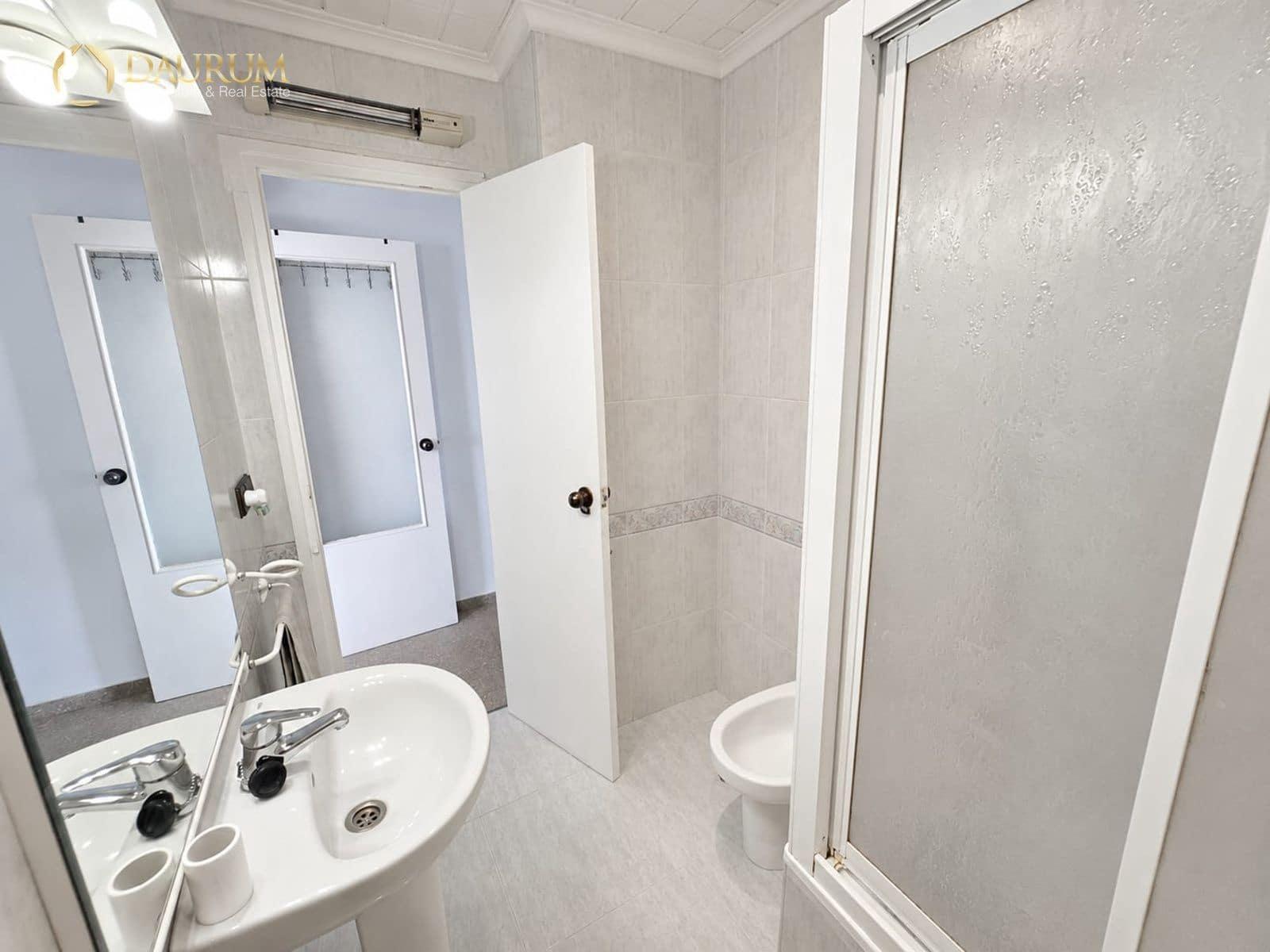 3 slaapkamer Penthouse te koop in Alicante stad - € 160.000 (Ref: 9937051)
