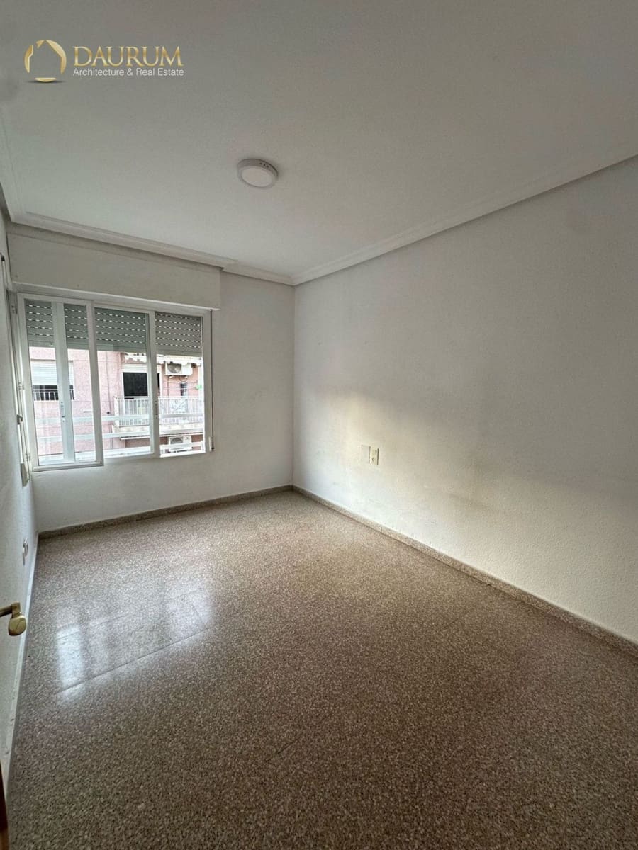 Piso de 3 habitaciones en Elche / Elx en venta - 157.000 € (Ref: 9937052)
