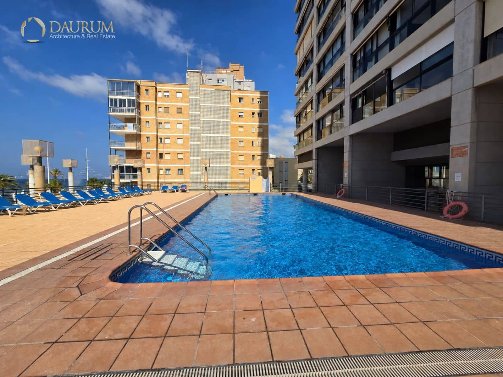 Piso de 2 habitaciones en Benidorm en venta con piscina garaje - 870.000 € (Ref: 9948425)
