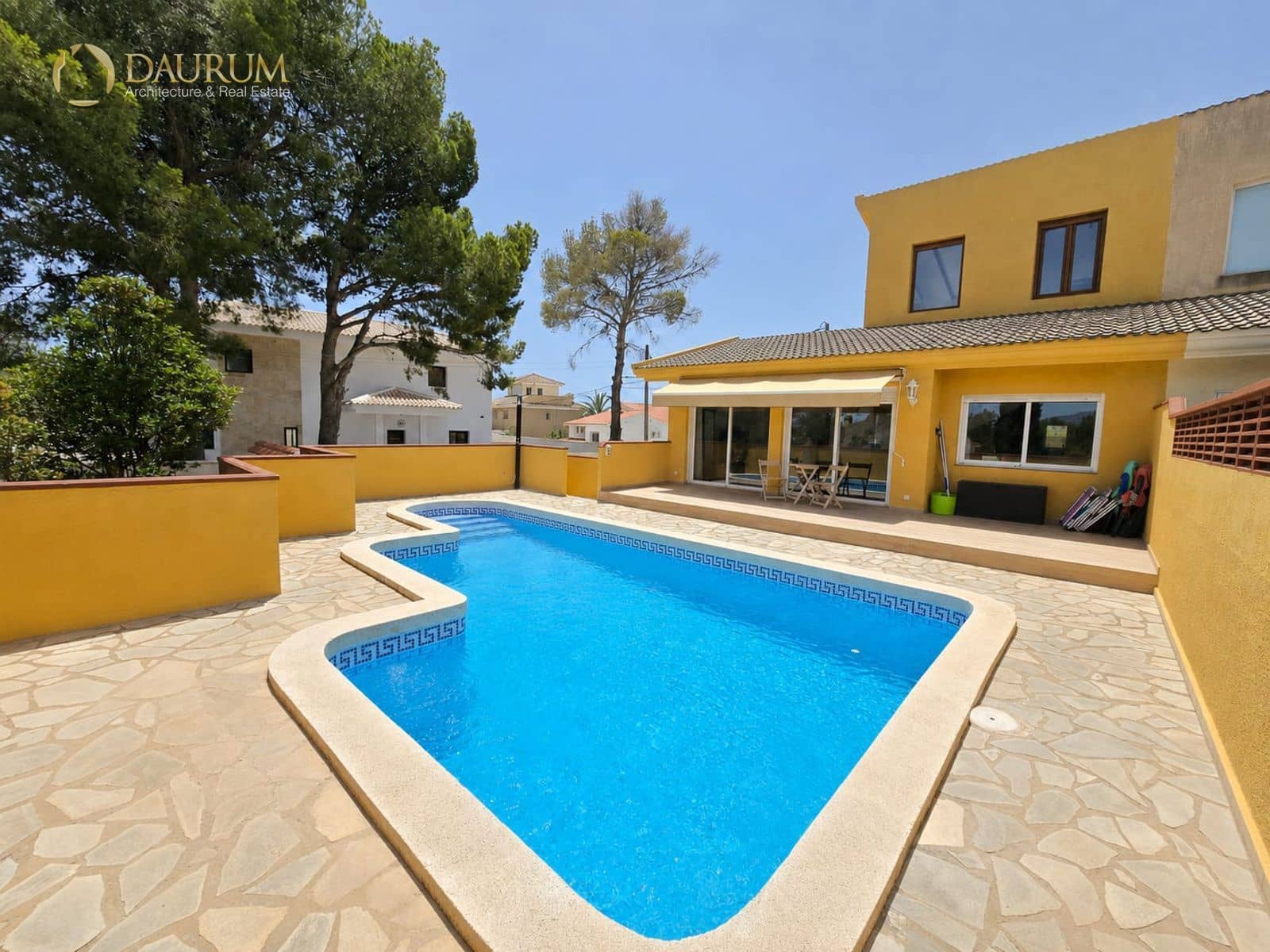 2 bedroom Villa for sale in La Nucia with pool - € 420,000 (Ref: 9961031)