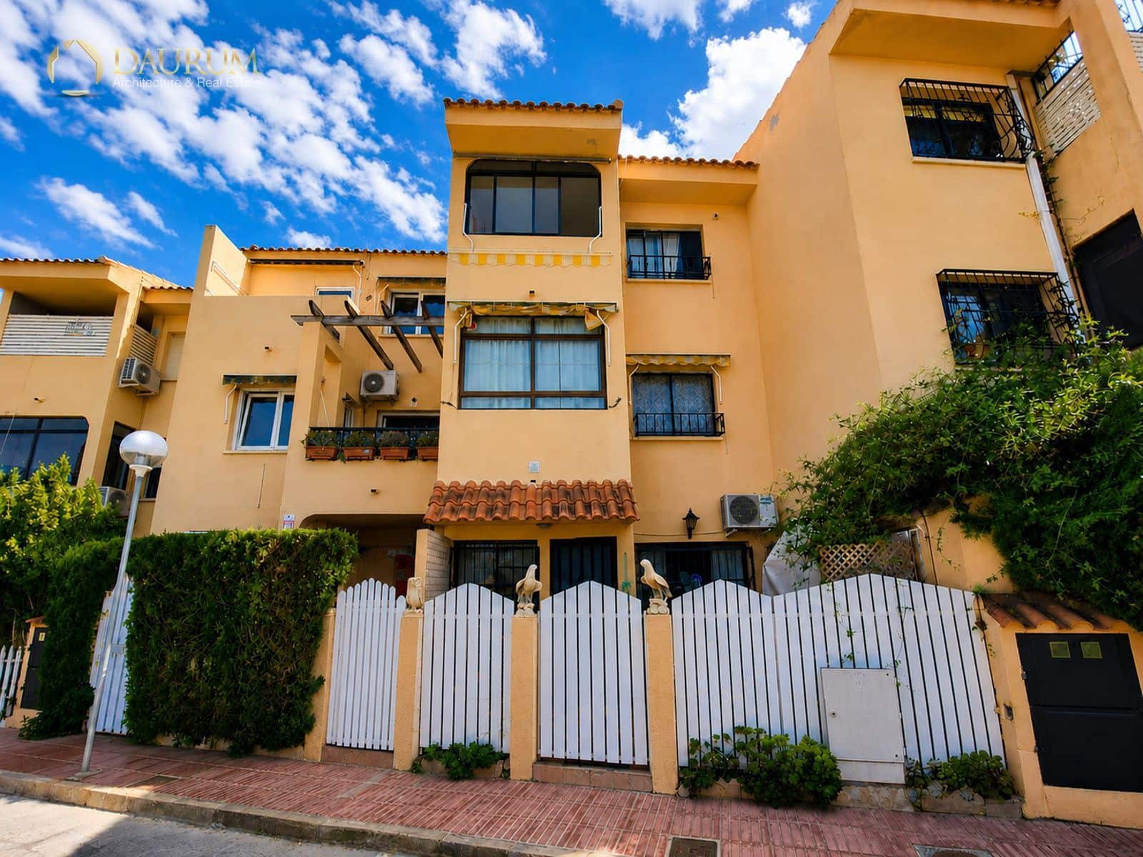 4 bedroom Townhouse for sale in San Vicente / Sant Vicent del Raspeig with pool garage - € 316,000 (Ref: 9968991)