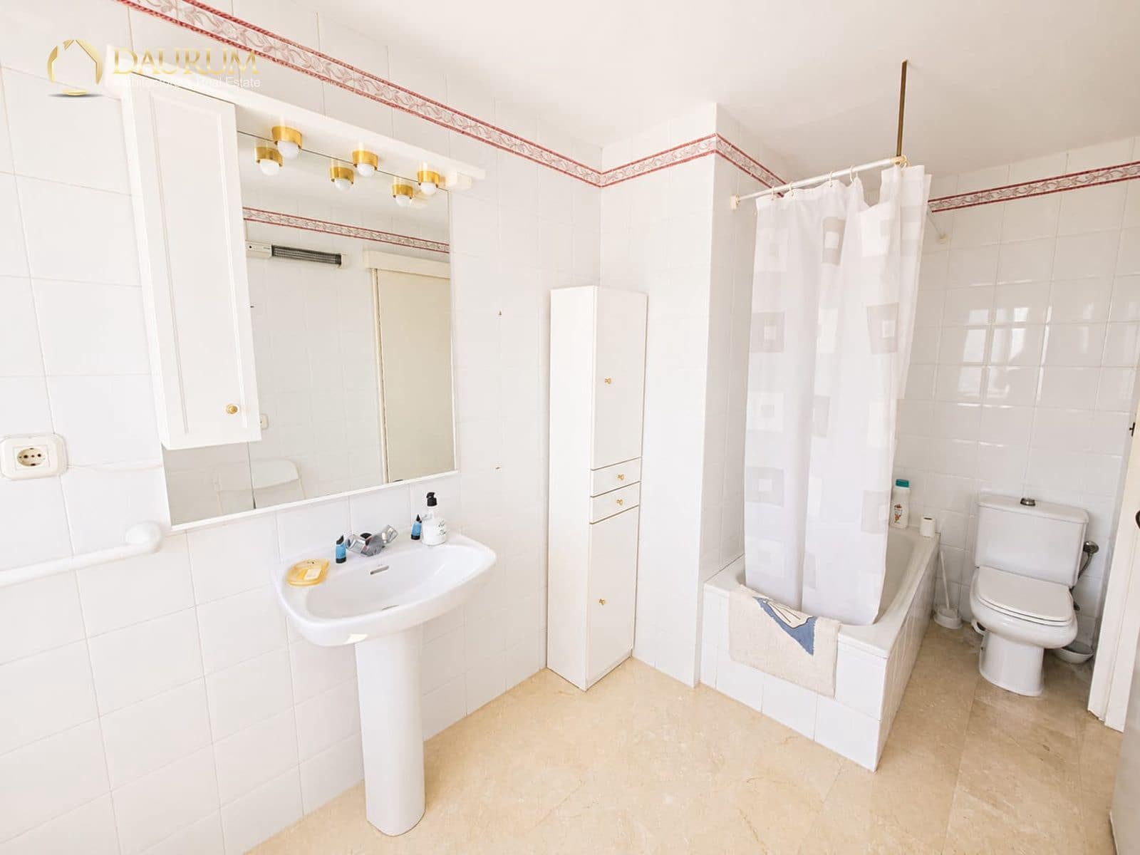 1 soverom Leilighet til salgs i Alicante by med svømmebasseng garasje - € 535 000 (Ref: 9983822)