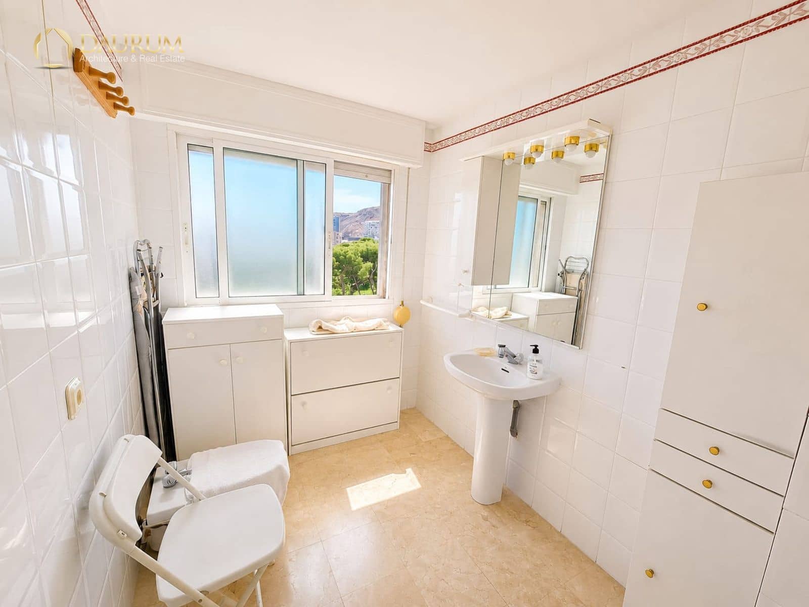 1 soverom Leilighet til salgs i Alicante by med svømmebasseng garasje - € 535 000 (Ref: 9983822)