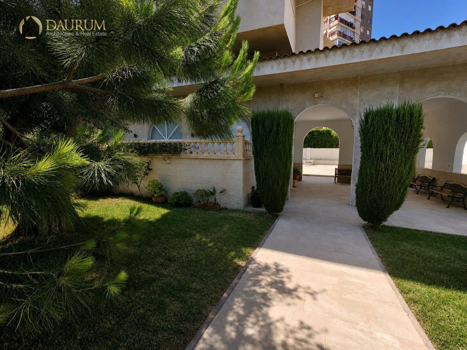 1 soverom Leilighet til salgs i Alicante by med svømmebasseng garasje - € 535 000 (Ref: 9983822)