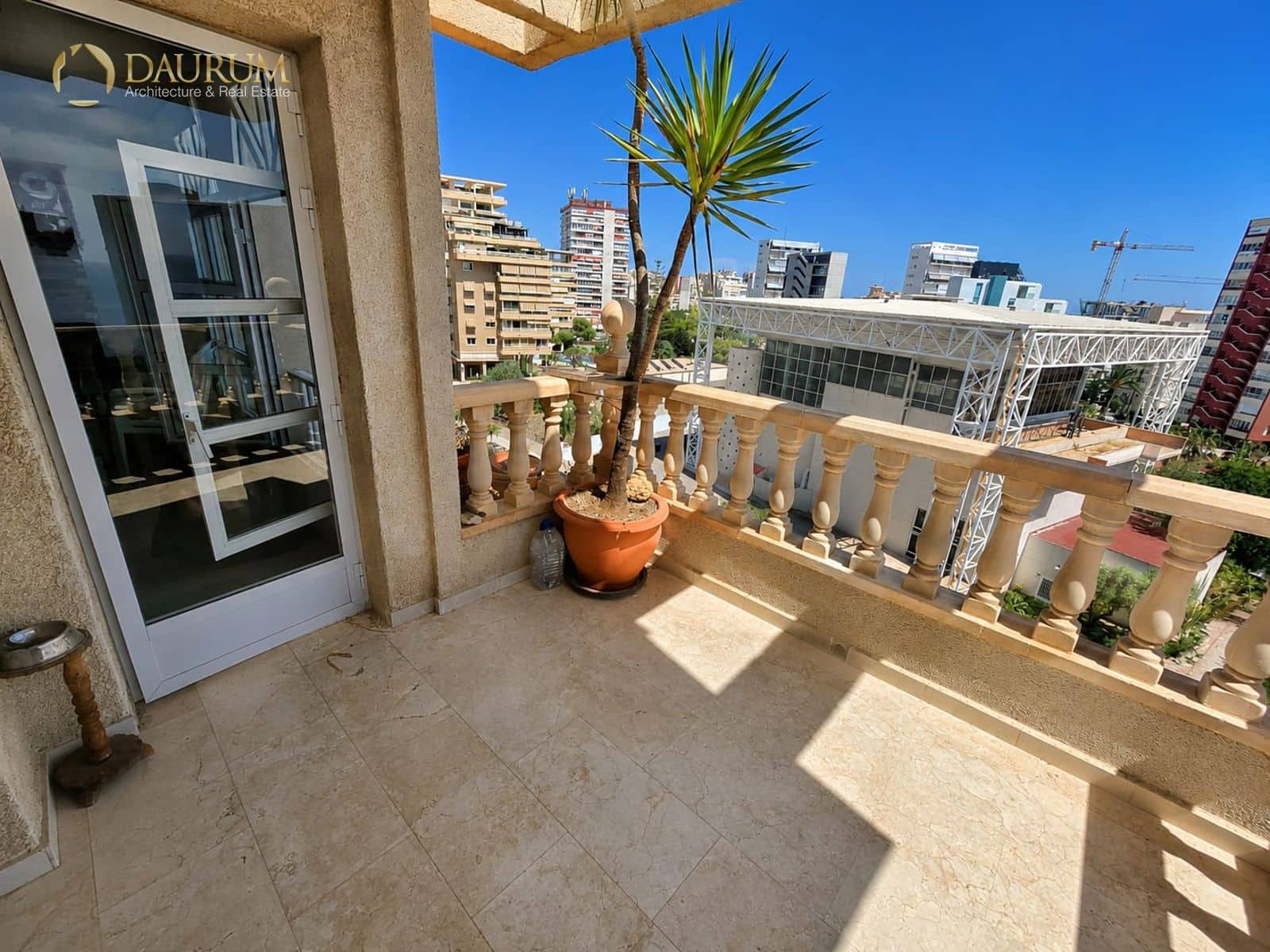 1 soverom Leilighet til salgs i Alicante by med svømmebasseng garasje - € 535 000 (Ref: 9983822)