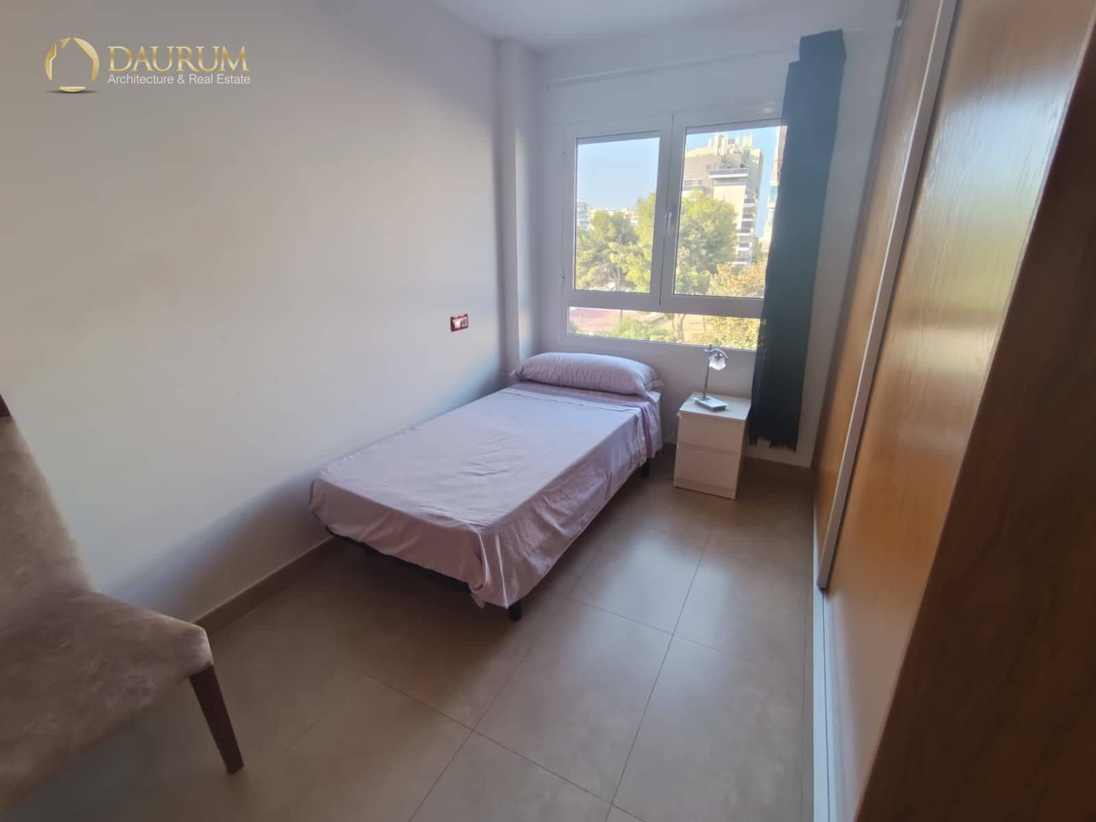2 soverom Leilighet til salgs i Alicante by med svømmebasseng garasje - € 390 000 (Ref: 9996080)