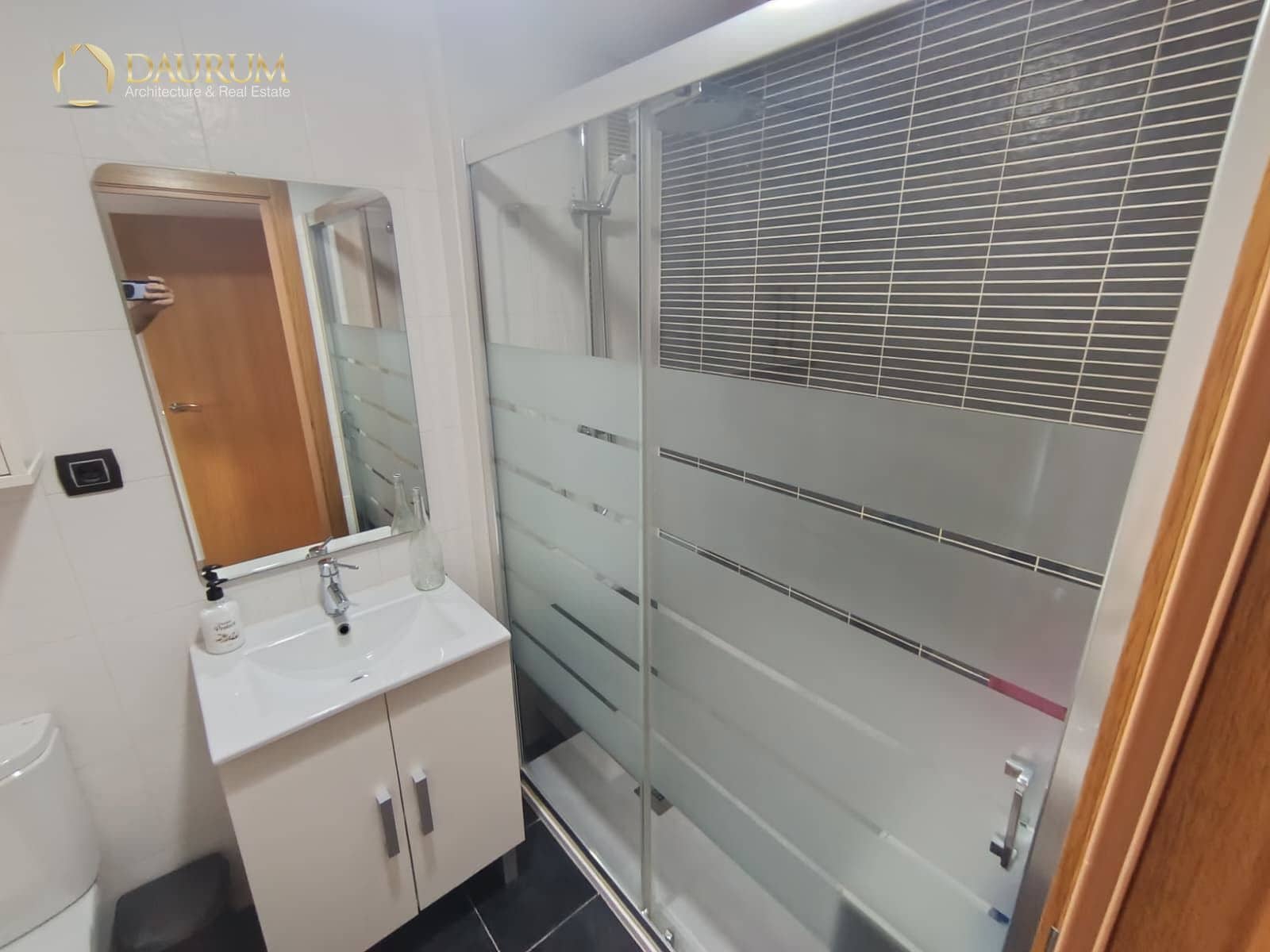 2 soverom Leilighet til salgs i Alicante by med svømmebasseng garasje - € 390 000 (Ref: 9996080)