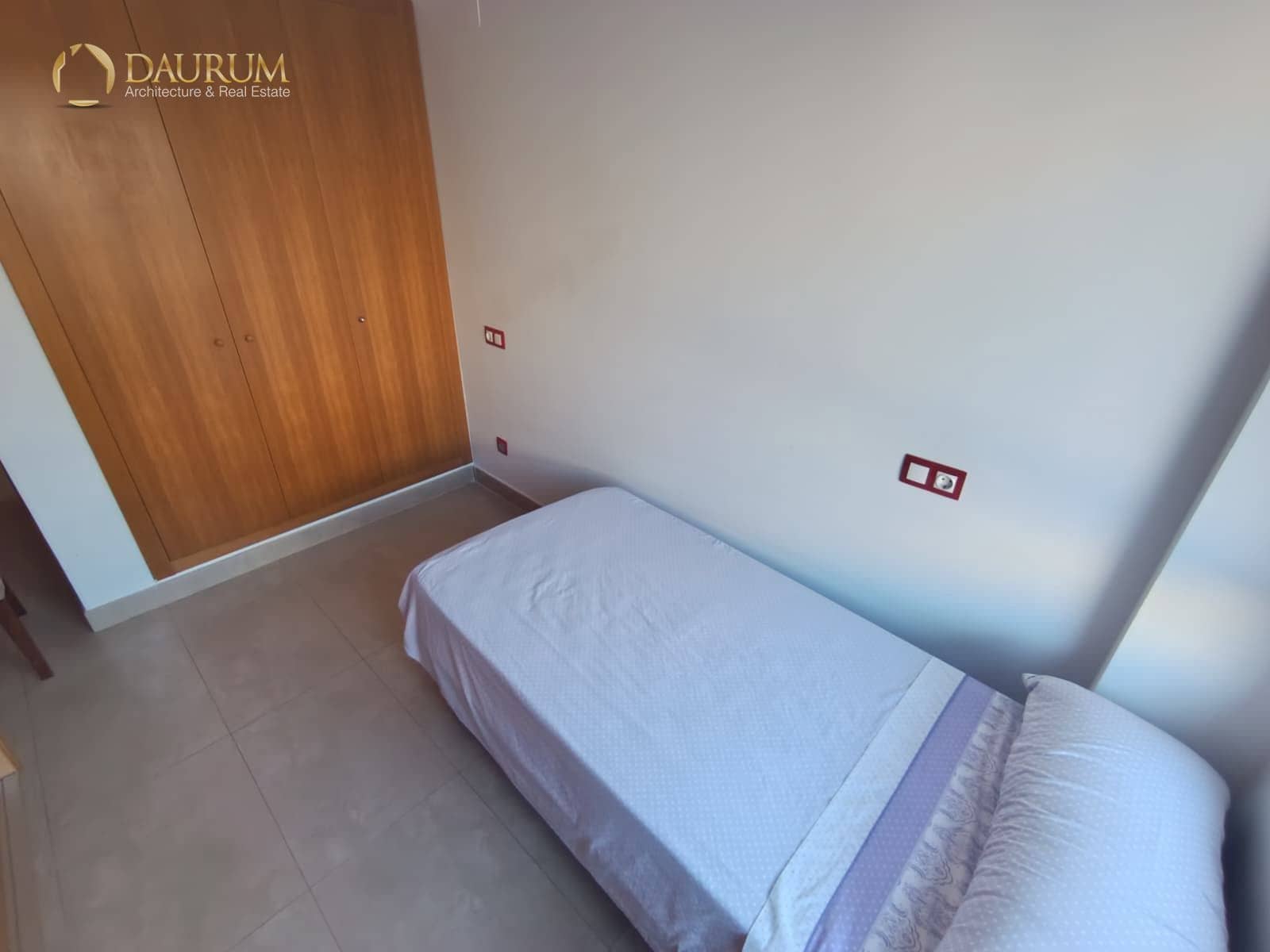 2 soverom Leilighet til salgs i Alicante by med svømmebasseng garasje - € 390 000 (Ref: 9996080)