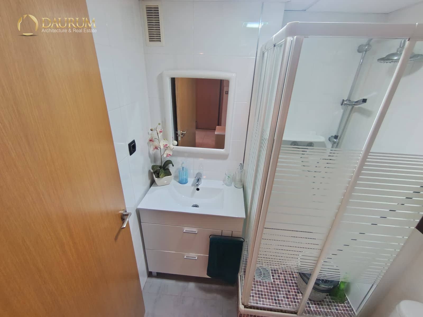 2 soverom Leilighet til salgs i Alicante by med svømmebasseng garasje - € 390 000 (Ref: 9996080)