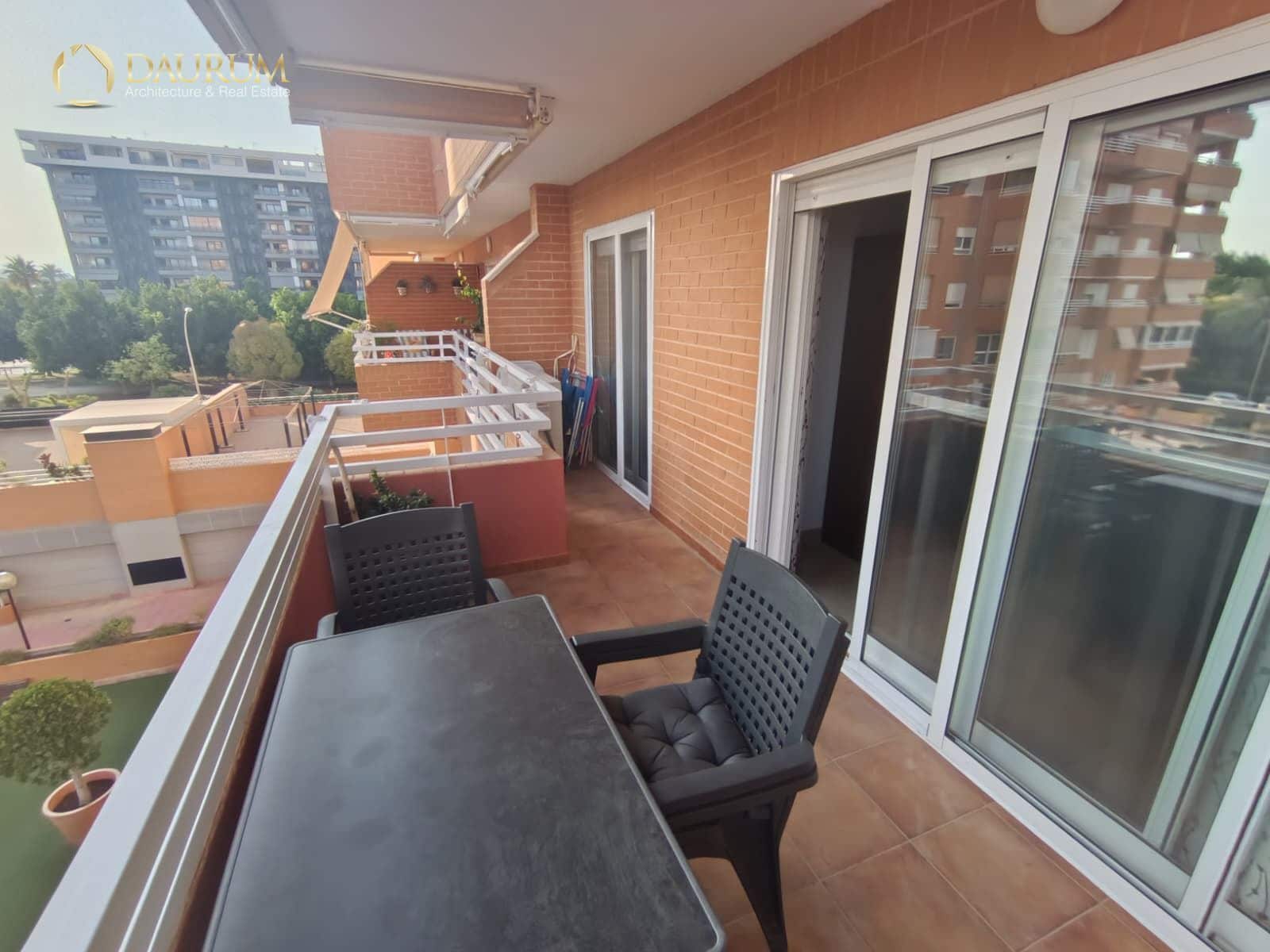 2 soverom Leilighet til salgs i Alicante by med svømmebasseng garasje - € 390 000 (Ref: 9996080)