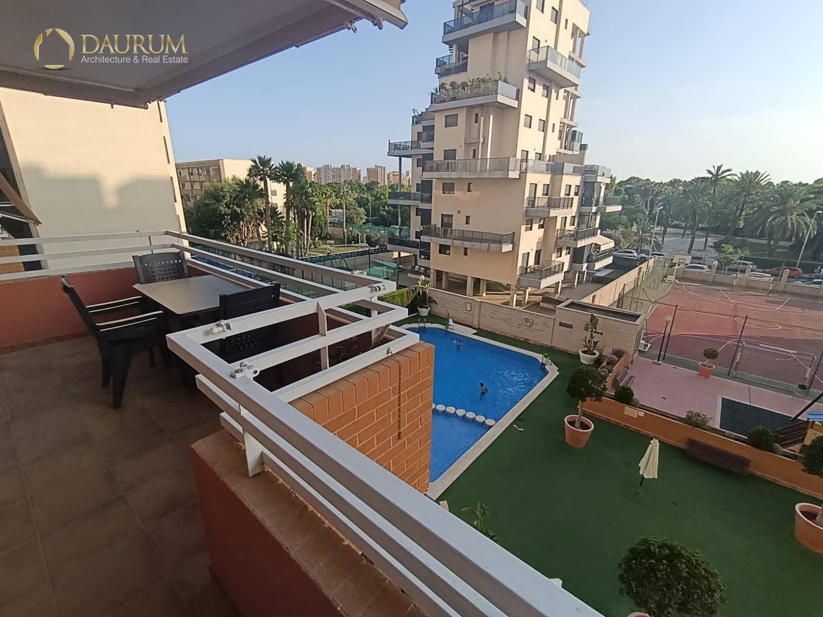 2 soverom Leilighet til salgs i Alicante by med svømmebasseng garasje - € 390 000 (Ref: 9996080)