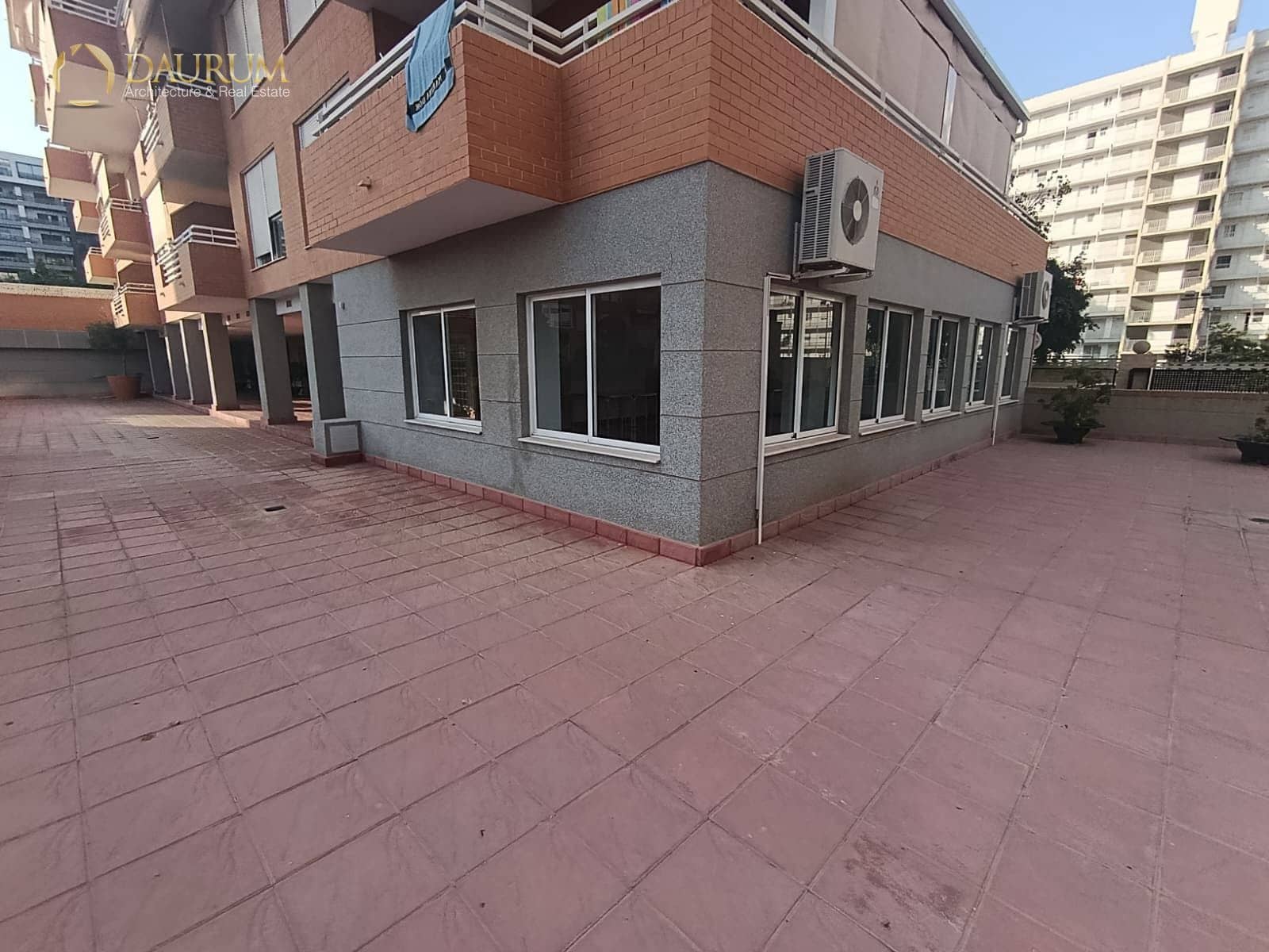 2 soverom Leilighet til salgs i Alicante by med svømmebasseng garasje - € 390 000 (Ref: 9996080)