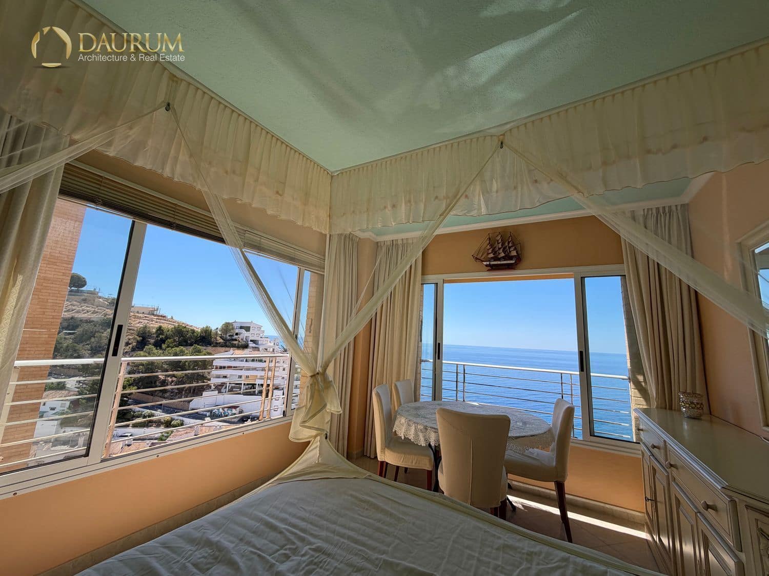 Piso de 2 habitaciones en Benidorm en venta con piscina - 298.000 € (Ref: 9997669)