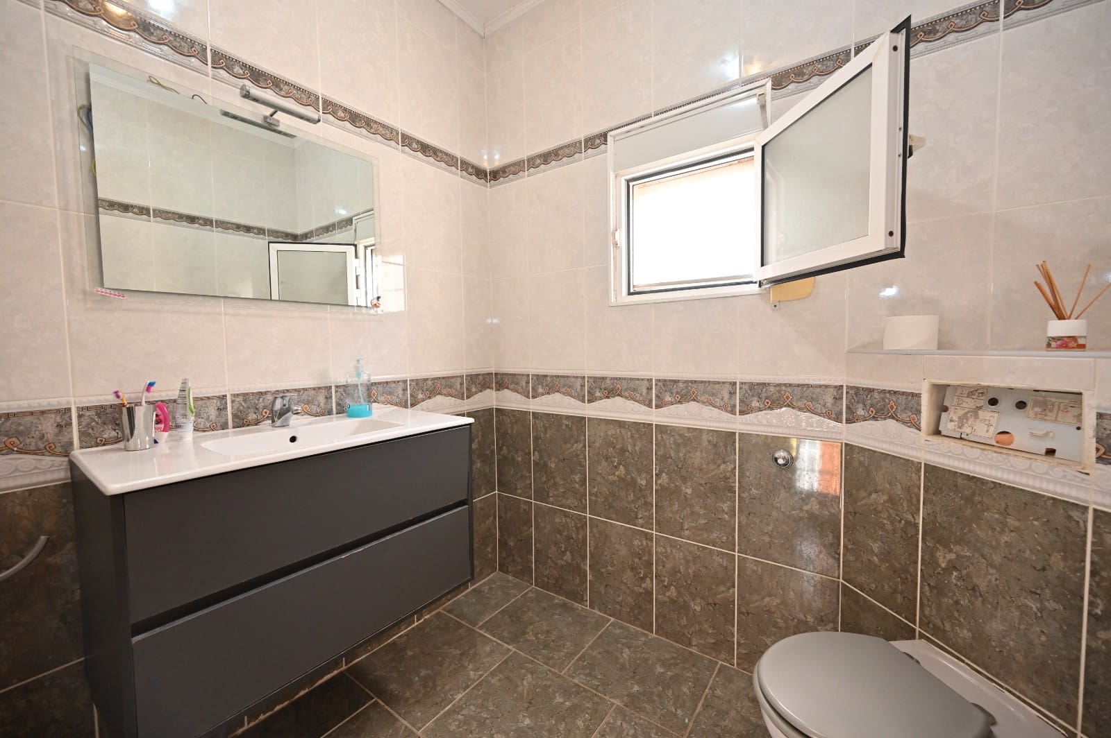 2 soveværelse Semi-Rækkehus til salg i Torrevieja med swimmingpool garage - € 280.000 (Ref: 8835826)