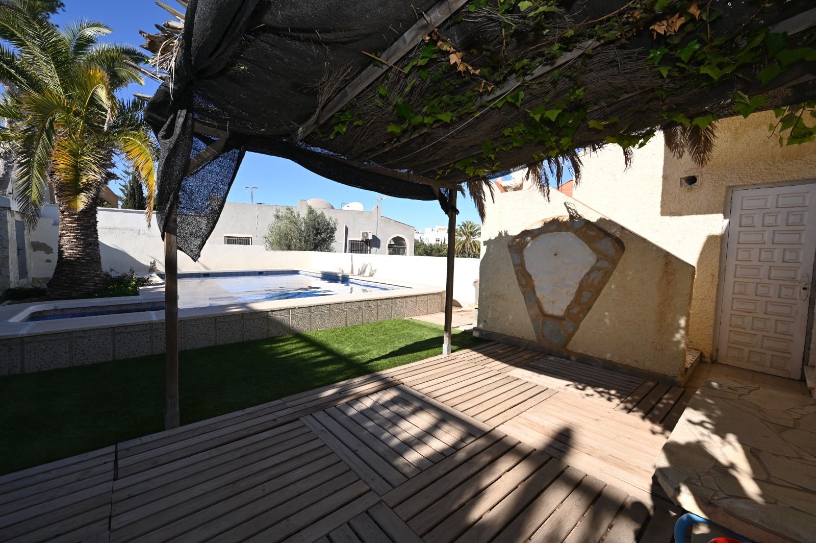 2 soveværelse Semi-Rækkehus til salg i Torrevieja med swimmingpool garage - € 280.000 (Ref: 8835826)