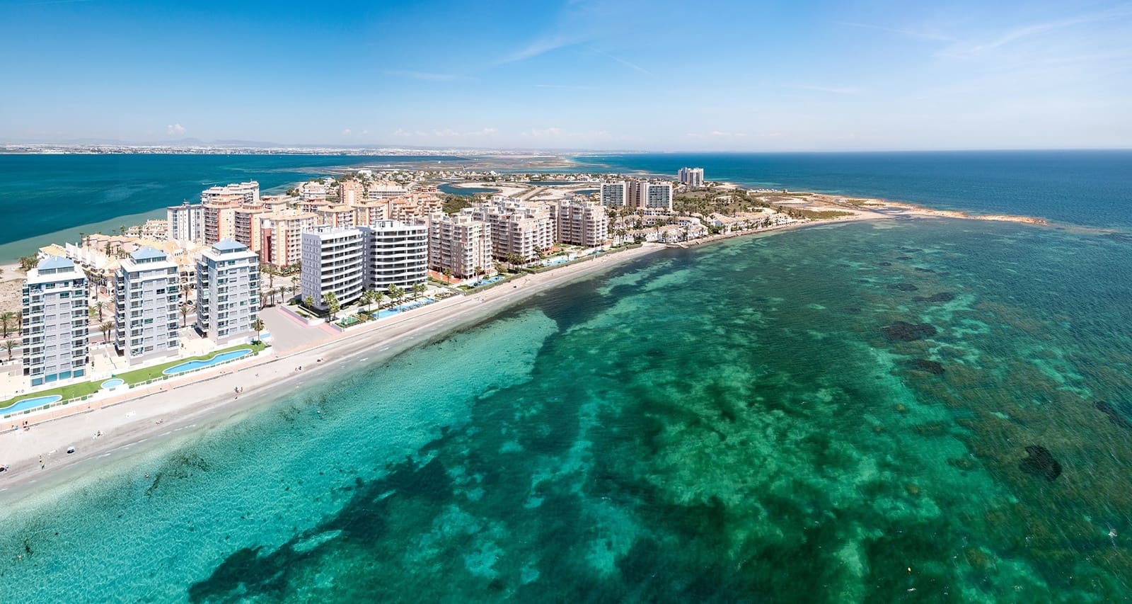 1 slaapkamer Strandappartement te koop in La Manga del Mar Menor met zwembad garage - € 286.000 (Ref: 8910261)