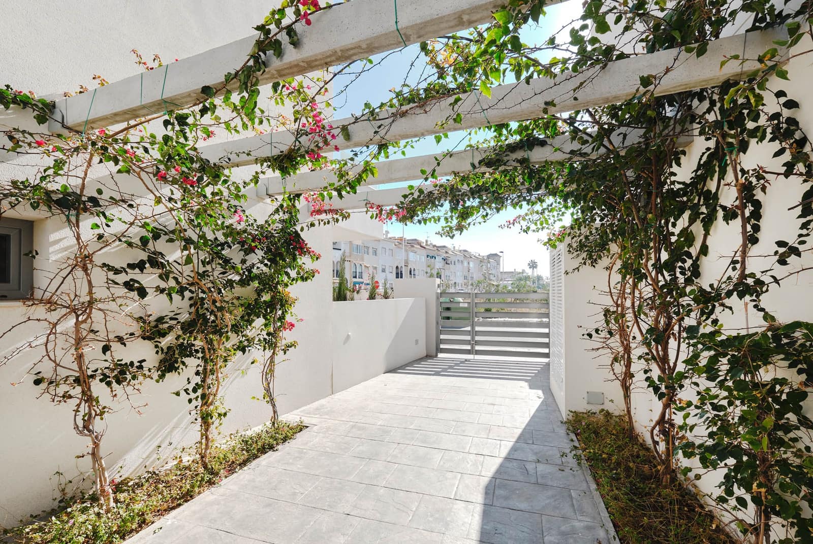 2 soveværelse Lejlighed til salg i La Veleta med swimmingpool garage - € 252.000 (Ref: 8917224)