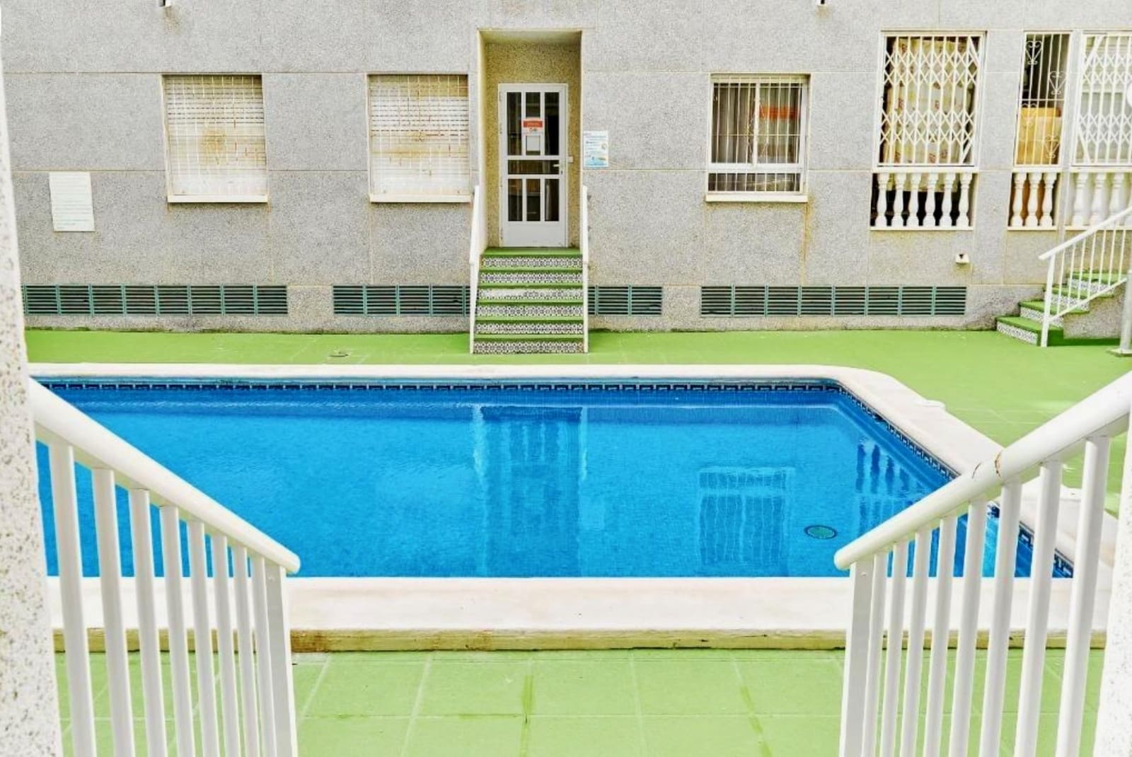 2 Zimmer Apartment zu verkaufen in Torrevieja mit Pool - 115.000 € (Ref: 9362766)