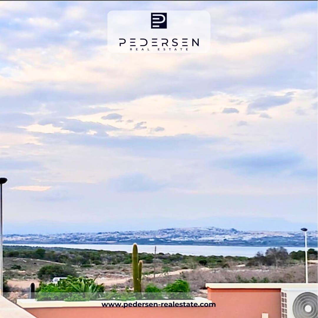 2 makuuhuone Rivitalo myytävänä paikassa Torrevieja mukana uima-altaan 
autotalli - 195 000 € (Ref: 9443998)