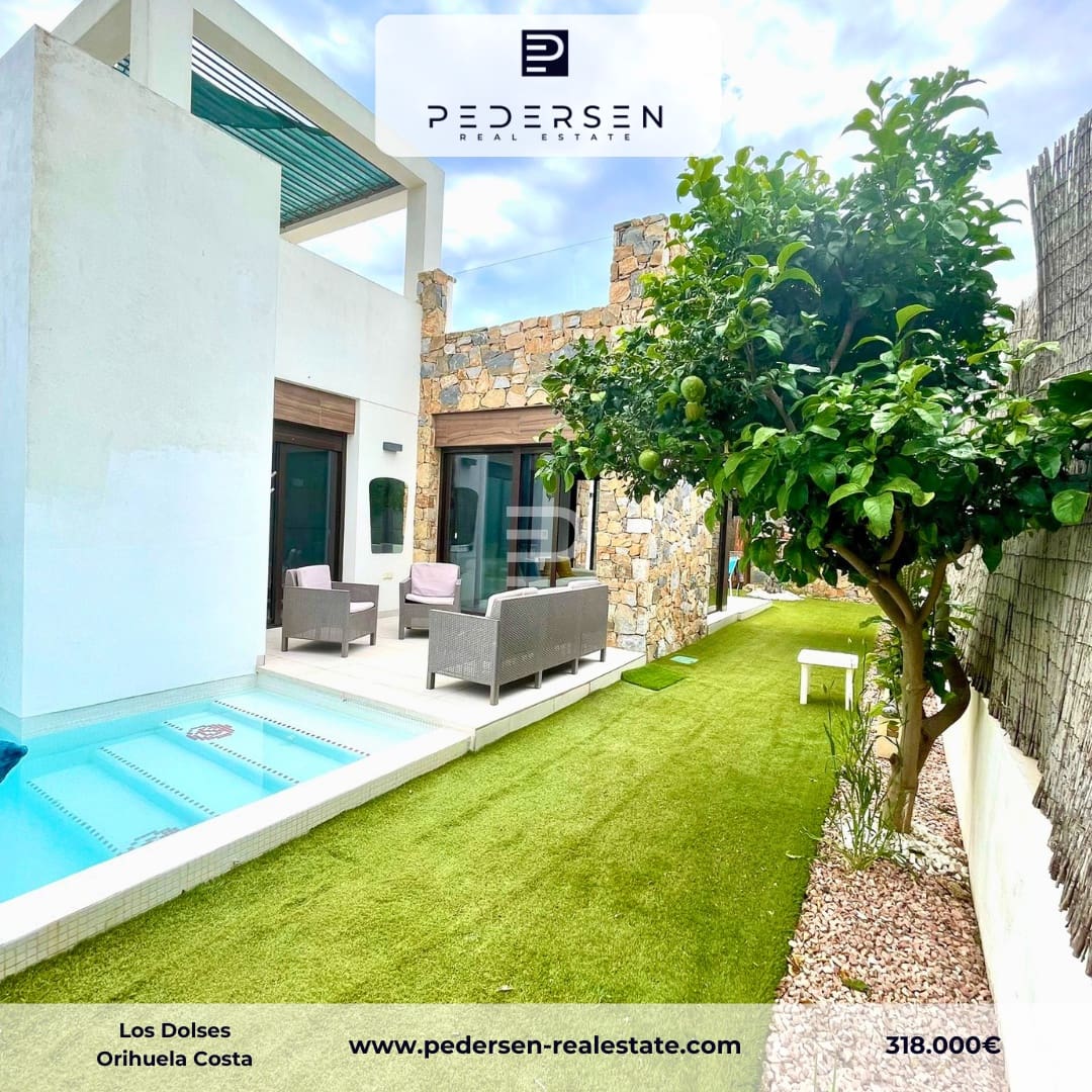 2 soverom Hus til salgs i Orihuela Costa med svømmebasseng garasje - € 318 000 (Ref: 9762394)