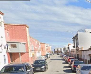Piso de 2 habitaciones en La Línea de la Concepción en venta - 33.100 € (Ref: 9551573)