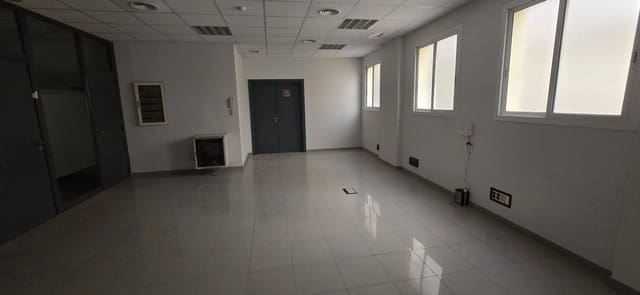 Commercieel te koop in Olesa de Montserrat - € 297.500 (Ref: 9308862)