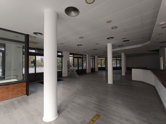 Erhverv til salg i El Prat de Llobregat - € 750.000 (Ref: 9387872)