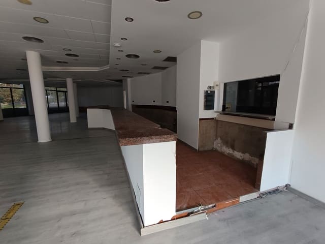 Erhverv til salg i El Prat de Llobregat - € 750.000 (Ref: 9387872)