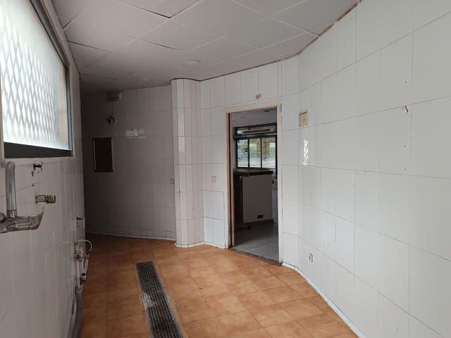 Erhverv til salg i El Prat de Llobregat - € 750.000 (Ref: 9387872)