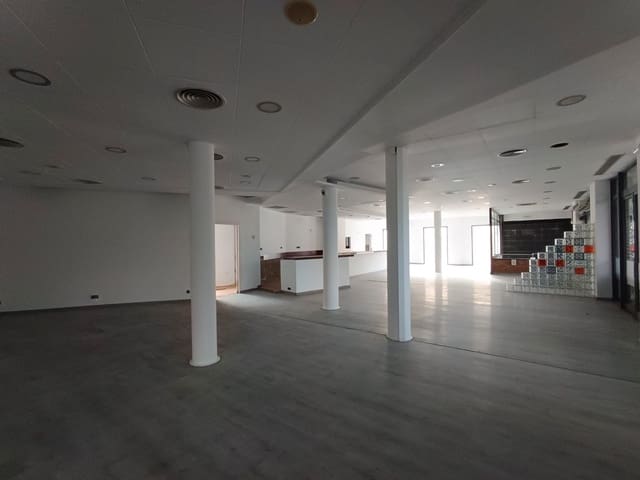 Erhverv til salg i El Prat de Llobregat - € 750.000 (Ref: 9387872)