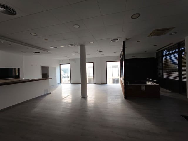 Erhverv til salg i El Prat de Llobregat - € 750.000 (Ref: 9387872)