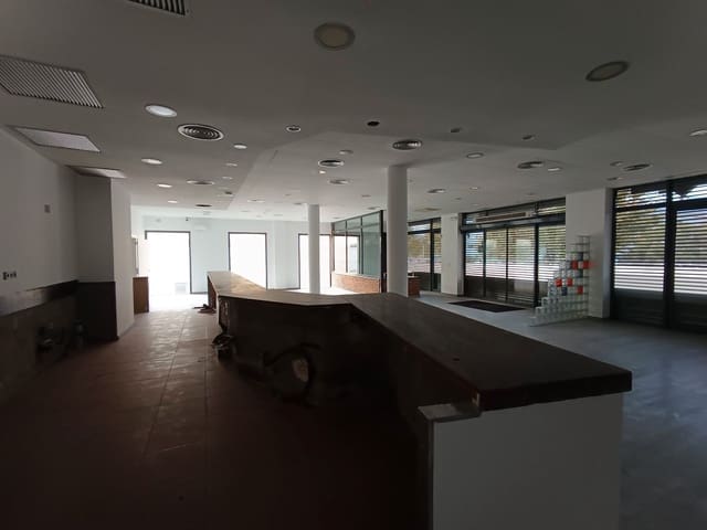 Erhverv til salg i El Prat de Llobregat - € 750.000 (Ref: 9387872)