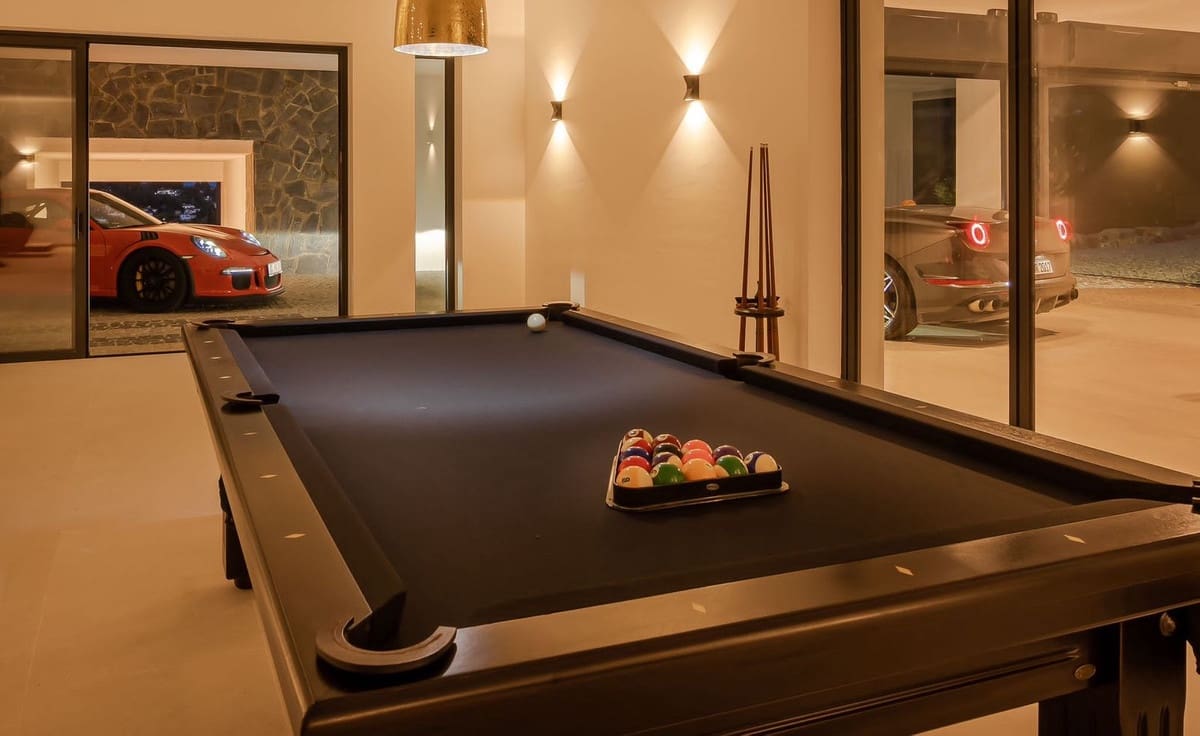 6 bedroom Villa for holiday rental in Benahavis with pool garage - € 22,000 (Ref: 9920941)