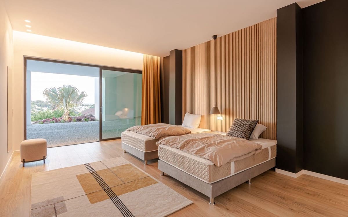 6 bedroom Villa for holiday rental in Benahavis with pool garage - € 22,000 (Ref: 9920941)