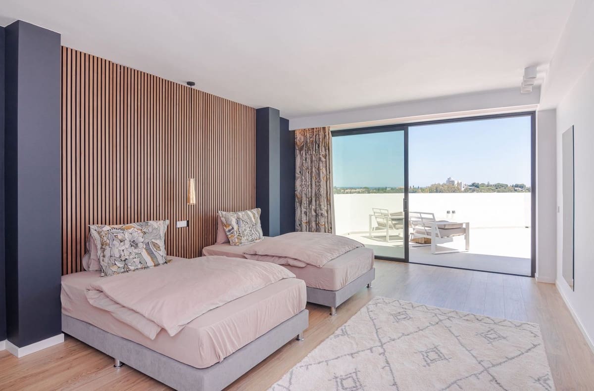 6 bedroom Villa for holiday rental in Benahavis with pool garage - € 22,000 (Ref: 9920941)
