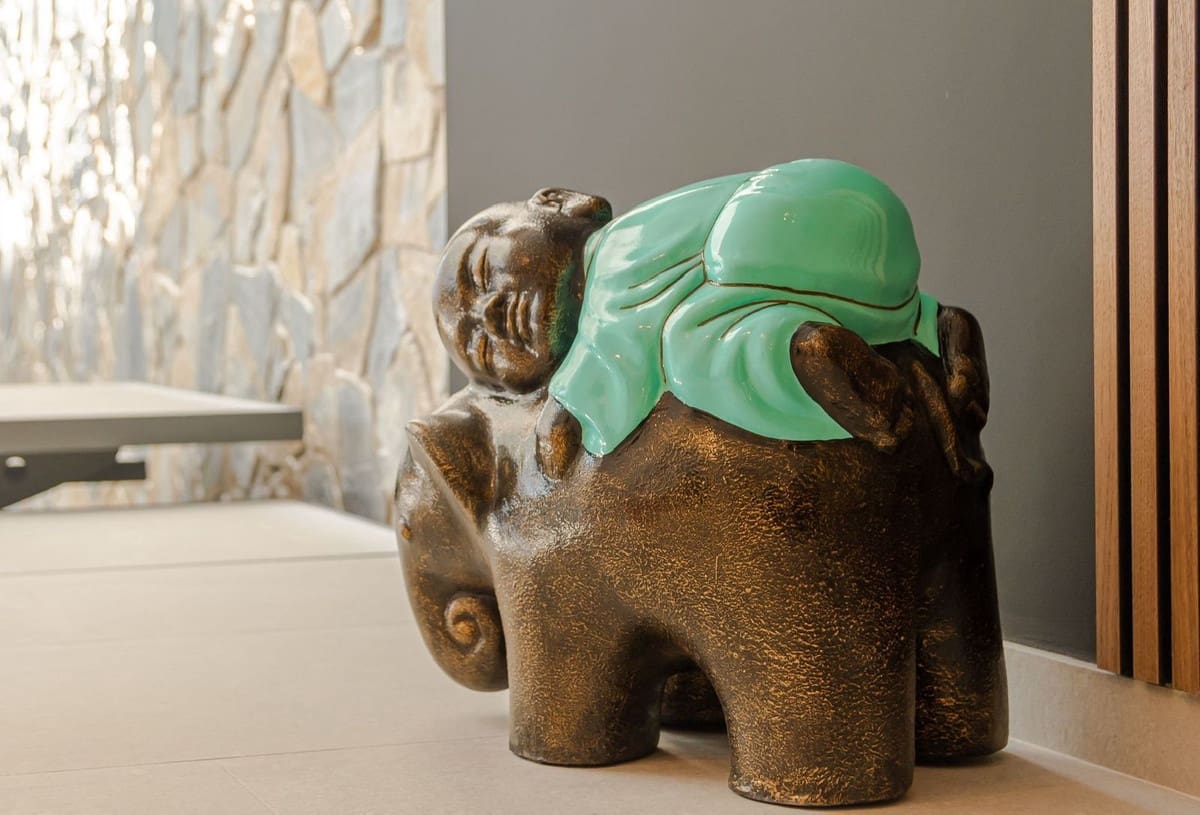 6 bedroom Villa for holiday rental in Benahavis with pool garage - € 22,000 (Ref: 9920941)