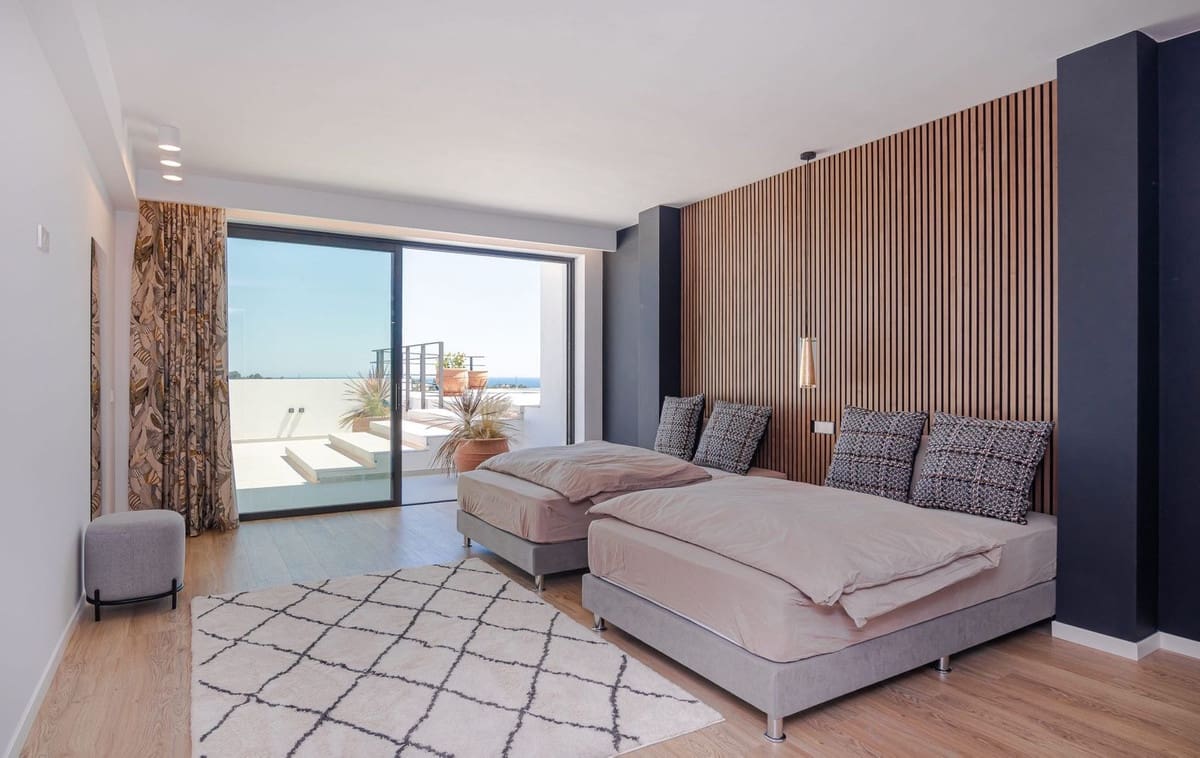 6 bedroom Villa for holiday rental in Benahavis with pool garage - € 22,000 (Ref: 9920941)