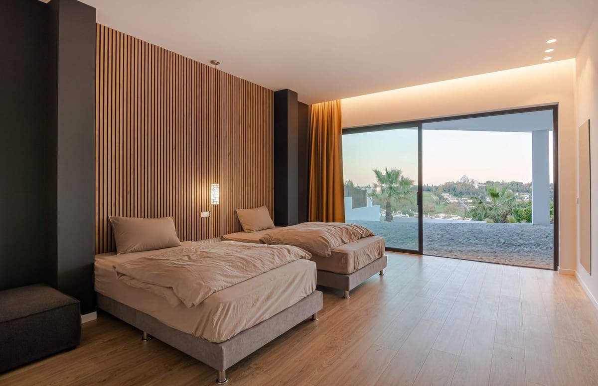 6 bedroom Villa for holiday rental in Benahavis with pool garage - € 22,000 (Ref: 9920941)
