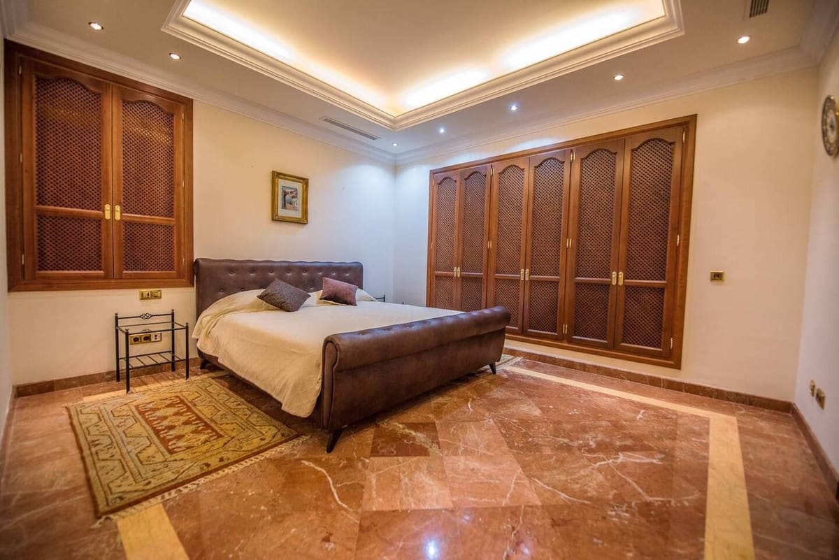 8 bedroom Villa for rent in La Zagaleta with pool garage - € 25,000 (Ref: 9920944)