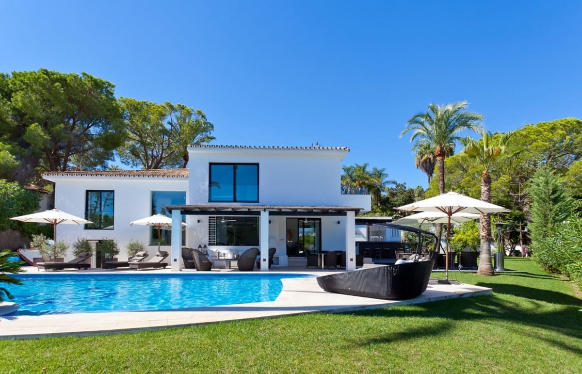 5 slaapkamer Villa voor vakantieverhuur in Nueva Andalucia met zwembad - € 7.000 (Ref: 9920946)