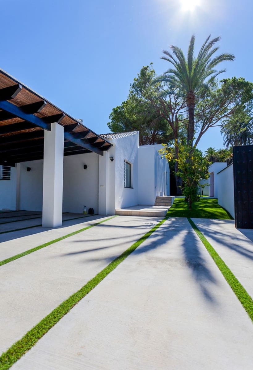 5 slaapkamer Villa voor vakantieverhuur in Nueva Andalucia met zwembad - € 7.000 (Ref: 9920946)
