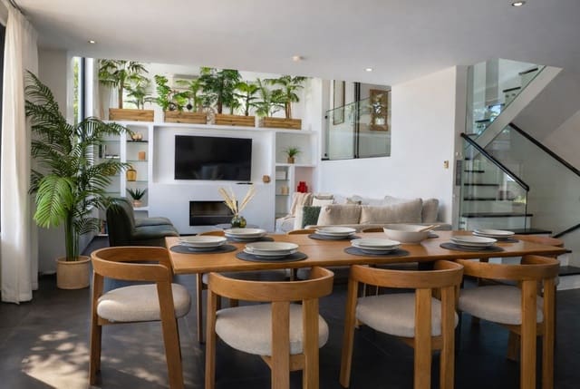 5 slaapkamer Villa voor vakantieverhuur in Las Brisas, Marbella met zwembad - € 7.000 (Ref: 9920946)