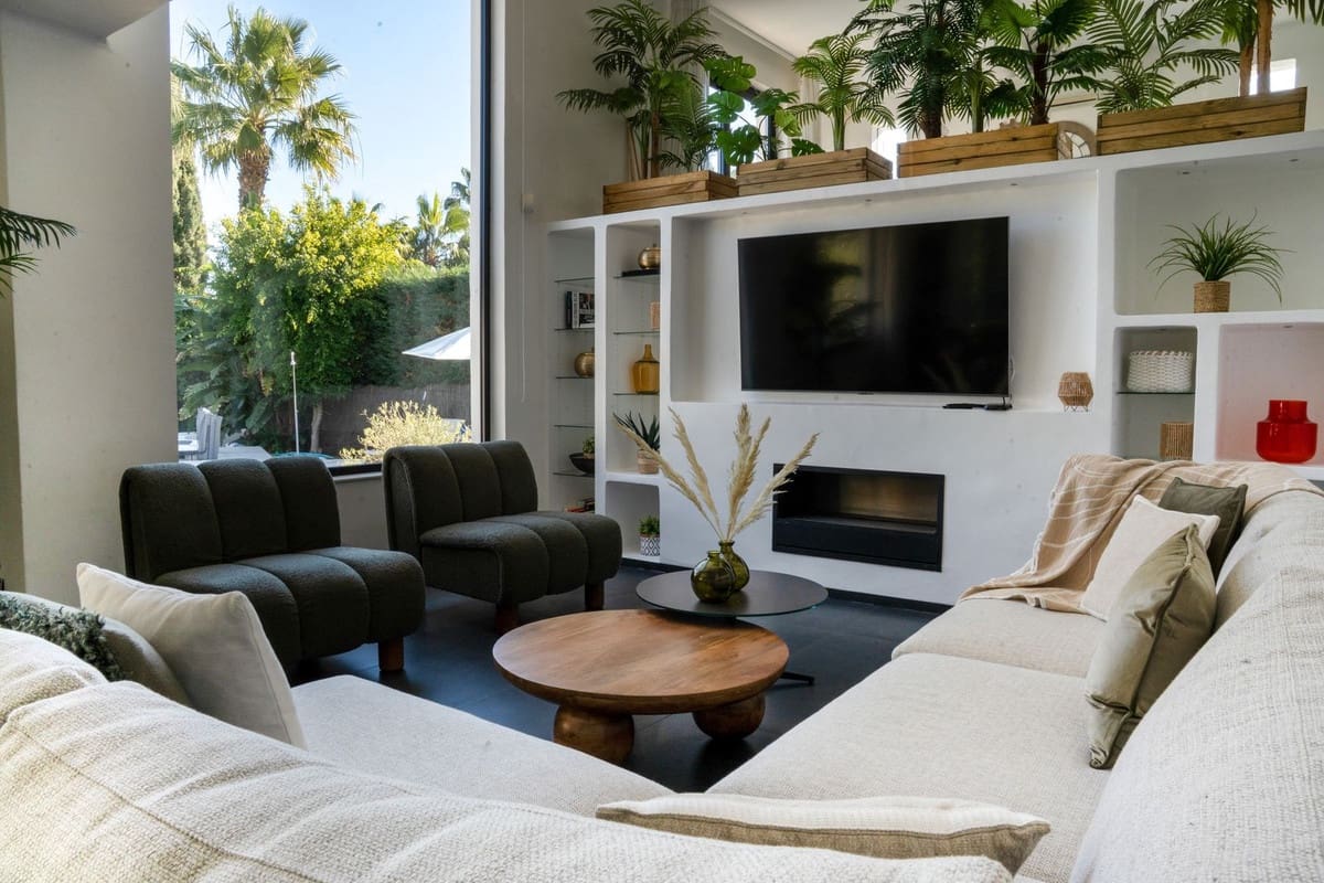 5 slaapkamer Villa voor vakantieverhuur in Nueva Andalucia met zwembad - € 7.000 (Ref: 9920946)