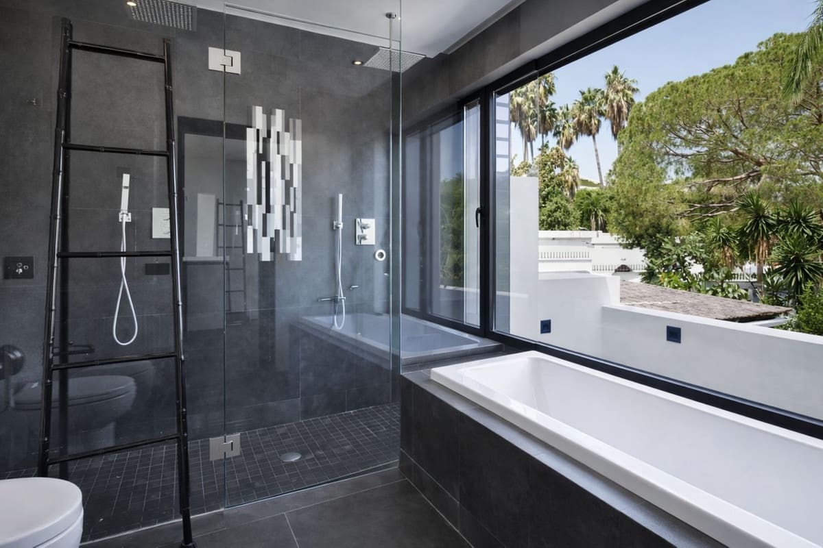 5 slaapkamer Villa voor vakantieverhuur in Nueva Andalucia met zwembad - € 7.000 (Ref: 9920946)